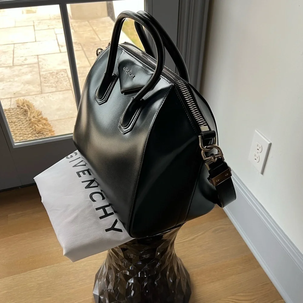 Givenchy Medium Antigona Satchel in Black - Picture 10 of 15
